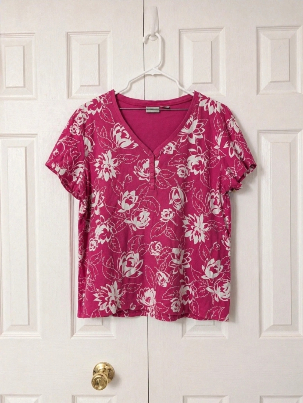 White Stag Women’s XL Pink Floral Henley Top Short Sleeve V Neck Cotton Shirt